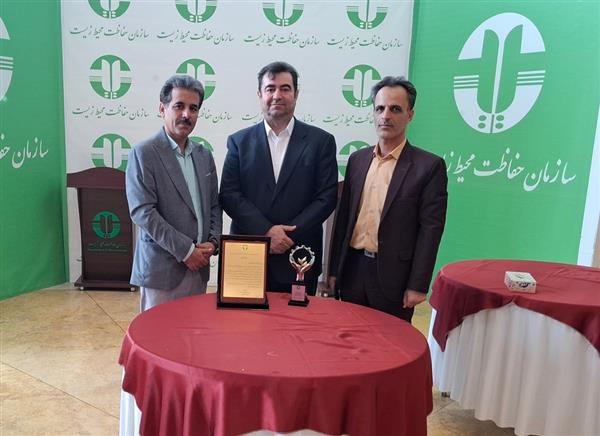 فولاد امیركبیر كاشان برای پنجمین بار در جمع برگزیدگان صنعت سبز كشور قرار گرفت.